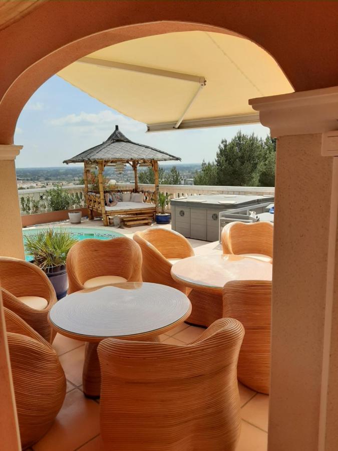Bed and Breakfast Les Collines D'Ugernum Beaucaire  Exteriér fotografie
